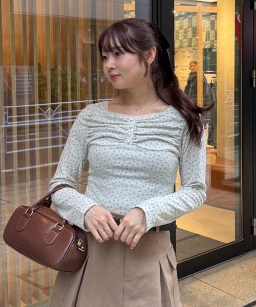 continuer de NICE CLAUP（コンティニューデナイスクラップ）の「花柄・ドットレーストップス（Tシャツ/カットソー・レディース・ネイビー/オフホワイト/ピンク/ライトグレー/ドット・FREE）」の3枚目の写真