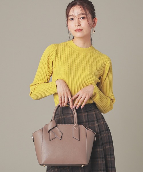 GLACIER lusso(グラシアルッソ)の「【ウォッシャブル】変則ケーブルハイネック(ニット/セーター・レディース・レッド/マスタード/アイボリー/ブラック/杢グレー・L/LL/M/S)」の1枚目の写真