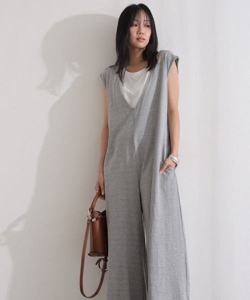ElegChic(エレグシック)の「ミニ裏毛ディープVネックコットンジャンプスーツ(つなぎ/オールインワン・レディース・ブラック/ライトベージュ/グレー/チャコール・M/XL/4L)」の3枚目の写真