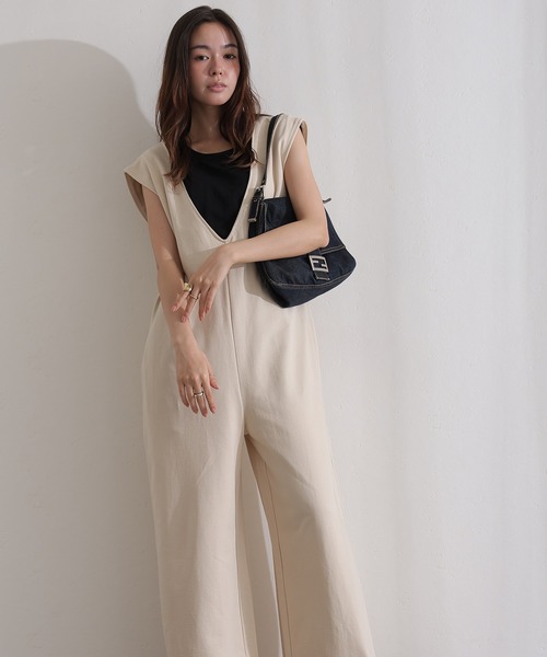 ElegChic(エレグシック)の「ミニ裏毛ディープVネックコットンジャンプスーツ(つなぎ/オールインワン・レディース・ブラック/ライトベージュ/グレー/チャコール・M/XL/4L)」の1枚目の写真