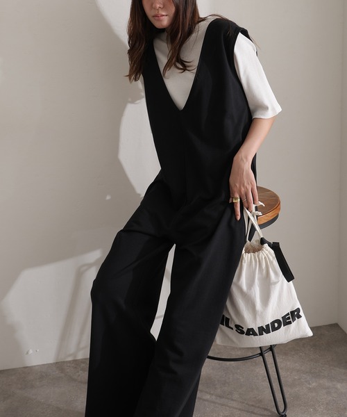 ElegChic(エレグシック)の「ミニ裏毛ディープVネックコットンジャンプスーツ(つなぎ/オールインワン・レディース・ブラック/ライトベージュ/グレー/チャコール・M/XL/4L)」の2枚目の写真