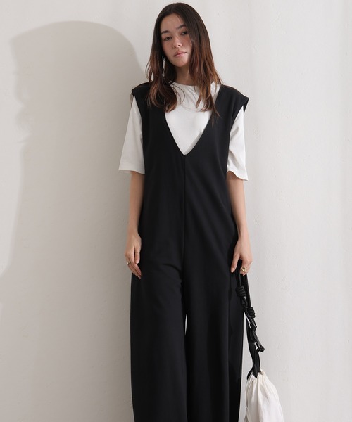 ElegChic(エレグシック)の「ミニ裏毛ディープVネックコットンジャンプスーツ(つなぎ/オールインワン・レディース・ブラック/ライトベージュ/グレー/チャコール・M/XL/4L)」の5枚目の写真