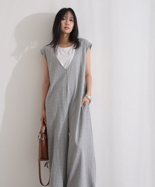 ElegChic(エレグシック)の「ミニ裏毛ディープVネックコットンジャンプスーツ(つなぎ/オールインワン・レディース・ブラック/ライトベージュ/グレー/チャコール・M/XL/4L)」の9枚目の写真