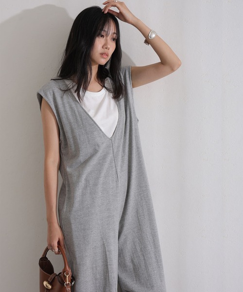 ElegChic(エレグシック)の「ミニ裏毛ディープVネックコットンジャンプスーツ(つなぎ/オールインワン・レディース・ブラック/ライトベージュ/グレー/チャコール・M/XL/4L)」の10枚目の写真