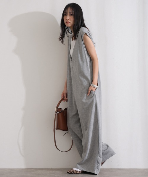 ElegChic(エレグシック)の「ミニ裏毛ディープVネックコットンジャンプスーツ(つなぎ/オールインワン・レディース・ブラック/ライトベージュ/グレー/チャコール・M/XL/4L)」の11枚目の写真