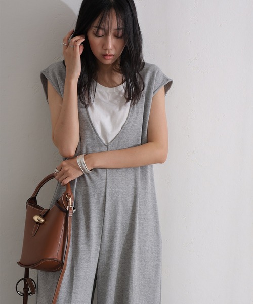ElegChic(エレグシック)の「ミニ裏毛ディープVネックコットンジャンプスーツ(つなぎ/オールインワン・レディース・ブラック/ライトベージュ/グレー/チャコール・M/XL/4L)」の12枚目の写真