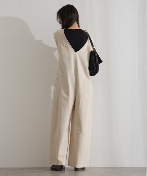 ElegChic(エレグシック)の「ミニ裏毛ディープVネックコットンジャンプスーツ(つなぎ/オールインワン・レディース・ブラック/ライトベージュ/グレー/チャコール・M/XL/4L)」の15枚目の写真
