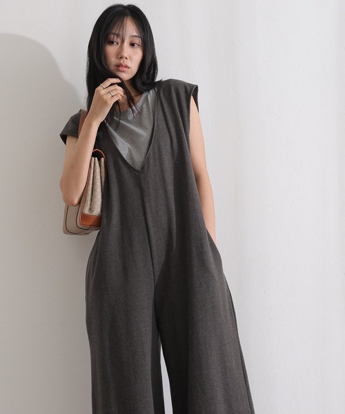 ElegChic(エレグシック)の「ミニ裏毛ディープVネックコットンジャンプスーツ(つなぎ/オールインワン・レディース・ブラック/ライトベージュ/グレー/チャコール・M/XL/4L)」の17枚目の写真