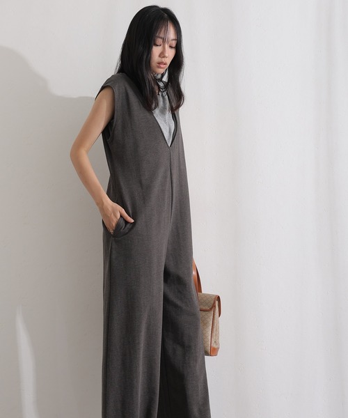 ElegChic(エレグシック)の「ミニ裏毛ディープVネックコットンジャンプスーツ(つなぎ/オールインワン・レディース・ブラック/ライトベージュ/グレー/チャコール・M/XL/4L)」の19枚目の写真