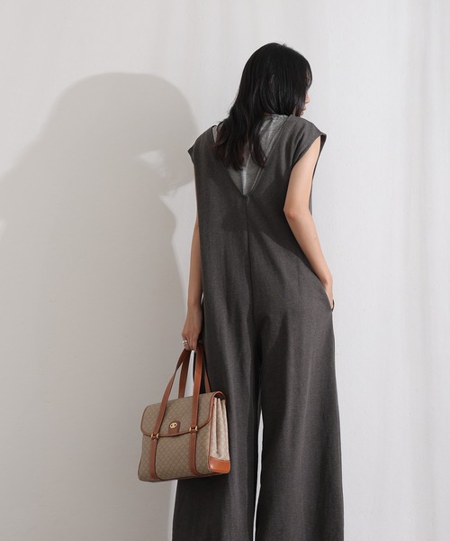 ElegChic(エレグシック)の「ミニ裏毛ディープVネックコットンジャンプスーツ(つなぎ/オールインワン・レディース・ブラック/ライトベージュ/グレー/チャコール・M/XL/4L)」の20枚目の写真