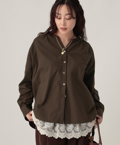 Elura(エルーラ)の「ミルドカルゼVネックシャツ/590916(シャツ/ブラウス・レディース・ブラウン/オフホワイト/グレー・MEDIUM/LARGE)」の3枚目の写真