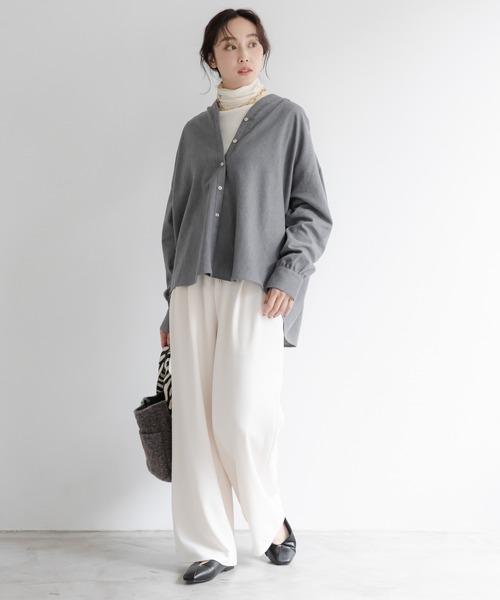 Elura(エルーラ)の「ミルドカルゼVネックシャツ/590916(シャツ/ブラウス・レディース・ブラウン/オフホワイト/グレー・MEDIUM/LARGE)」の8枚目の写真