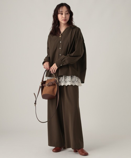 Elura(エルーラ)の「ミルドカルゼVネックシャツ/590916(シャツ/ブラウス・レディース・ブラウン/オフホワイト/グレー・MEDIUM/LARGE)」の15枚目の写真