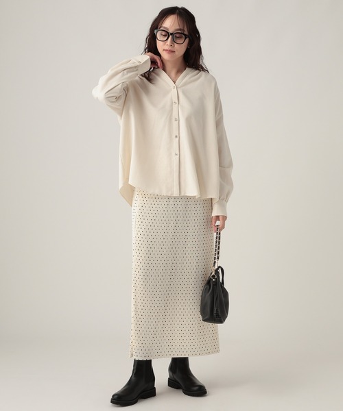 Elura(エルーラ)の「ミルドカルゼVネックシャツ/590916(シャツ/ブラウス・レディース・ブラウン/オフホワイト/グレー・MEDIUM/LARGE)」の9枚目の写真