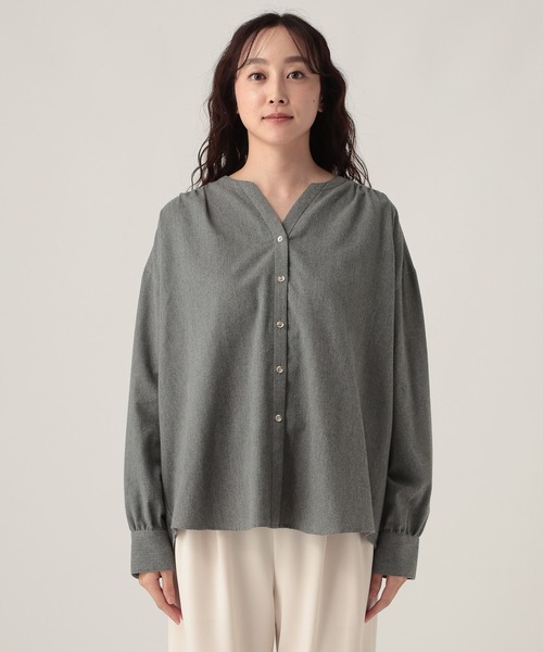 Elura(エルーラ)の「ミルドカルゼVネックシャツ/590916(シャツ/ブラウス・レディース・ブラウン/オフホワイト/グレー・MEDIUM/LARGE)」の17枚目の写真