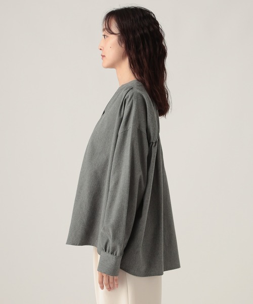 Elura(エルーラ)の「ミルドカルゼVネックシャツ/590916(シャツ/ブラウス・レディース・ブラウン/オフホワイト/グレー・MEDIUM/LARGE)」の18枚目の写真