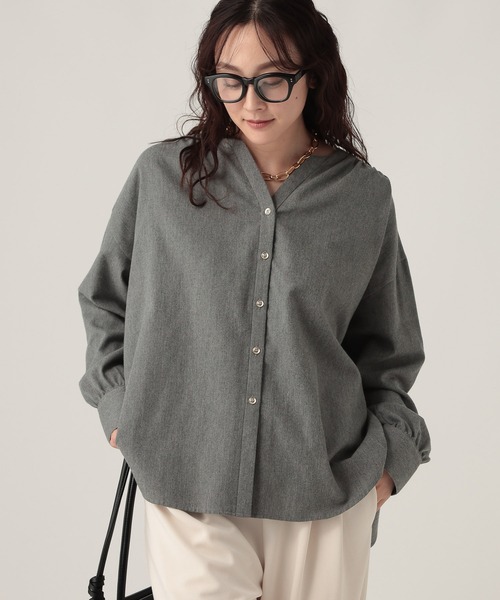 Elura(エルーラ)の「ミルドカルゼVネックシャツ/590916(シャツ/ブラウス・レディース・ブラウン/オフホワイト/グレー・MEDIUM/LARGE)」の11枚目の写真