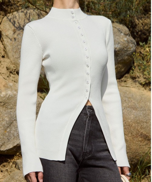 a lot of love（ア ロット オブ ラブ）の「モックネック タイニーボタンリブニット（ニット/セーター・レディース・ブラック/ホワイト/ボルドー・FREE）」の5枚目の写真