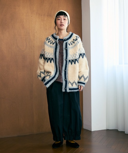 Crisp（クリスプ）の「ノルディックオーバーニットカーディガン（ブルゾン・レディース・グレイッシュベージュ/アイボリー・FREE）」の3枚目の写真