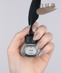 MILLION CARATS（ミリオンカラッツ）の「羽根ペン×インク瓶《et seq.》文学と色彩で綴る“ネイルポリッシュコレクション”日常にアートを宿す、書物のような奥行きを指先で楽しむ特別な一本自分らしさを見つけ、大切な人へも贈りたくなるクラシカルデザイン（マニキュア/ジェルネイル）」
