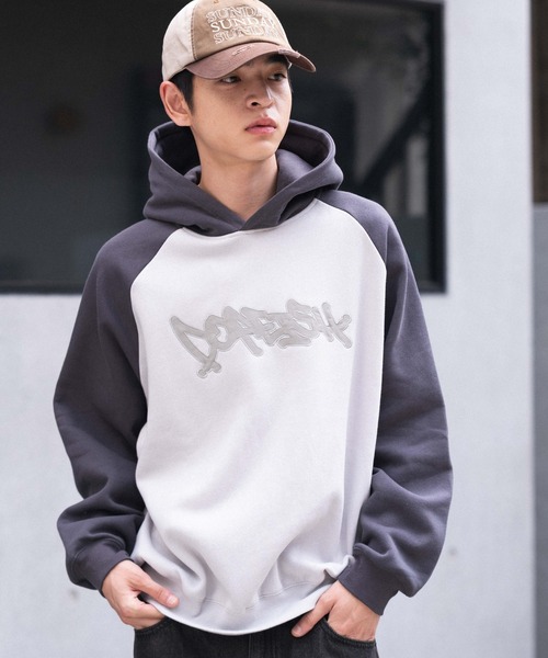 WEGO（ウィゴー）の「WEGO/ラグランプルパーカー（スウェット・メンズ・ブルー/ブラウン/スミクロ・LARGE/MEDIUM）」の2枚目の写真