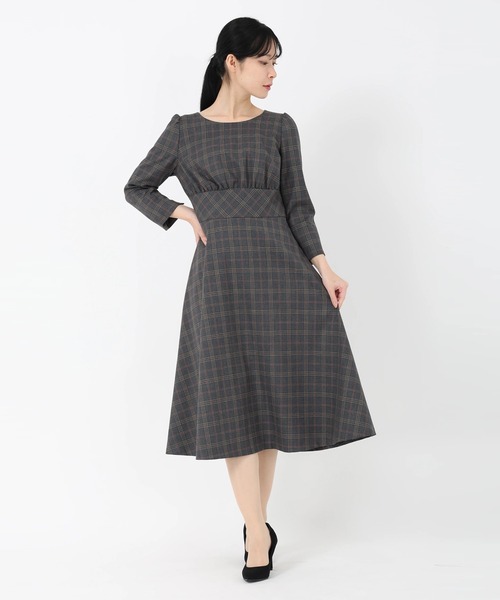 STRAWBERRY-FIELDS（ストロベリーフィールズ）の「プリシカルチェック_チェックフィットアンドフレアワンピース（ワンピース・レディース・ブラウン/グレー・2）」の2枚目の写真