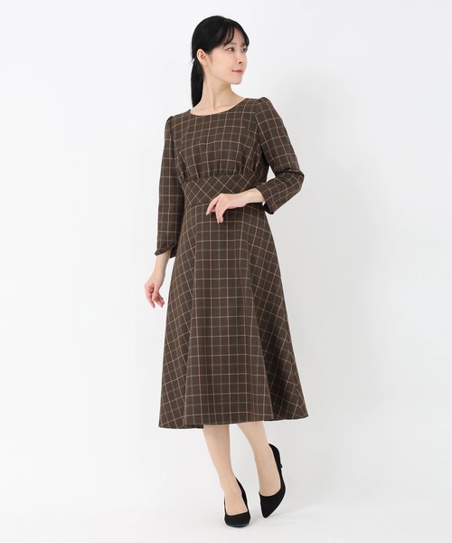 STRAWBERRY-FIELDS（ストロベリーフィールズ）の「プリシカルチェック_チェックフィットアンドフレアワンピース（ワンピース・レディース・ブラウン/グレー・2）」の10枚目の写真