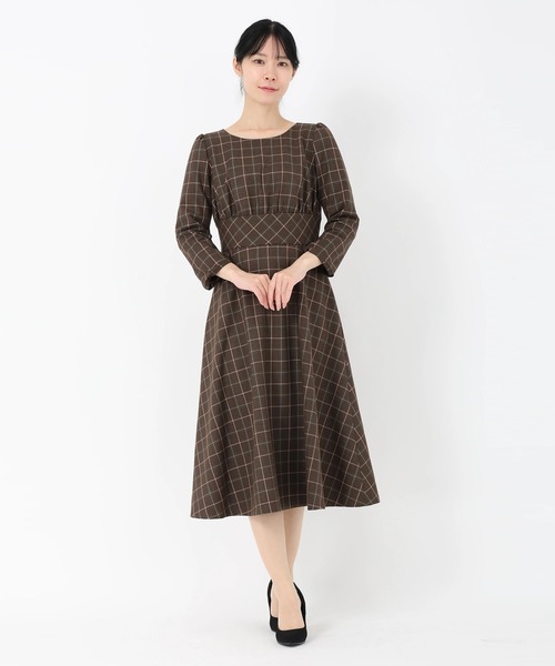 STRAWBERRY-FIELDS（ストロベリーフィールズ）の「プリシカルチェック_チェックフィットアンドフレアワンピース（ワンピース・レディース・ブラウン/グレー・2）」の12枚目の写真