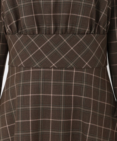 STRAWBERRY-FIELDS（ストロベリーフィールズ）の「プリシカルチェック_チェックフィットアンドフレアワンピース（ワンピース・レディース・ブラウン/グレー・2）」の5枚目の写真