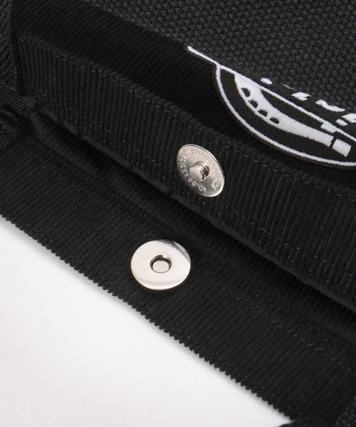 ikka(イッカ)の「Dickies ディッキーズ コーデュロイショルダーバッグ(ショルダーバッグ・メンズ・ベージュ/ブラック/ブラウン・FREE)」の8枚目の写真