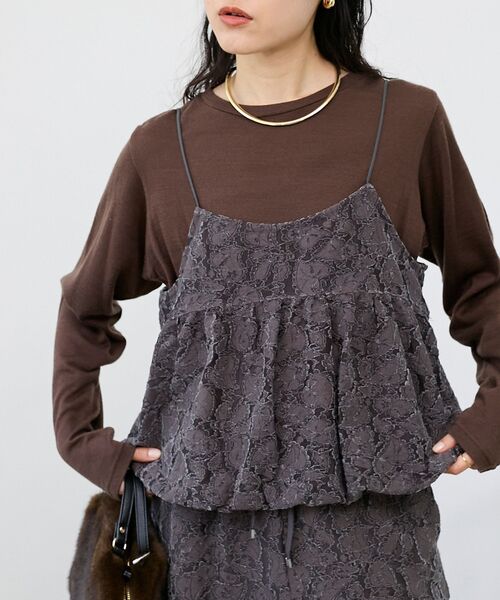 le.coeur blanc（ルクールブラン）の「《WEB限定アイテム》起毛レースバルーンキャミ（キャミソール・レディース・ブラウン/ブラック/グレー/オフホワイト・38）」の4枚目の写真