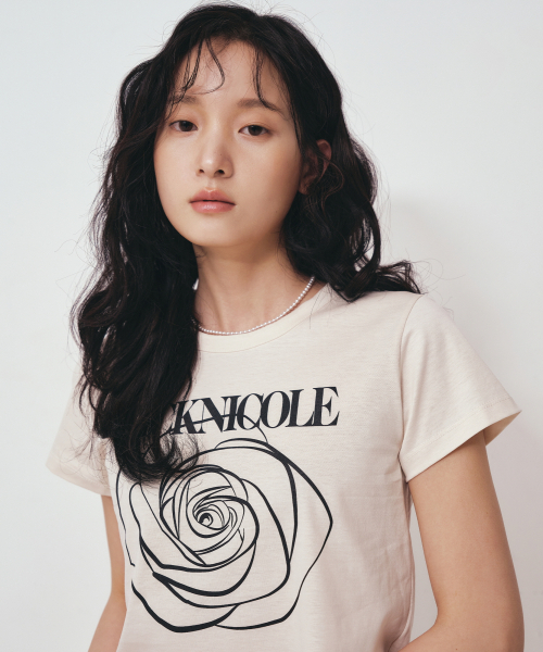 NICK&NICOLE(ニックアンドニコール)の「ROSE SIGNATURE CROP TOP_BEIGE BLACK(Tシャツ/カットソー・レディース・その他・FREE)」の2枚目の写真