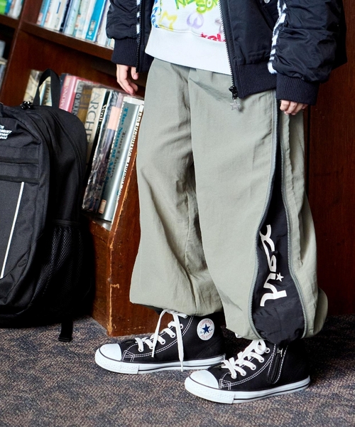 X-girl Stages（エックスガールステージス）の「サイドジップ開き配色パンツ（その他パンツ・キッズ・ブラック/カーキ・140cm/130cm/110cm/120cm）」の2枚目の写真