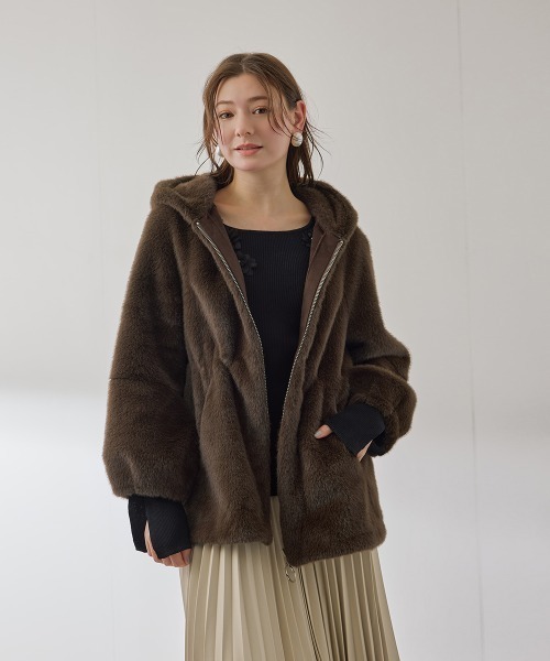 QUEENS COURT(クイーンズコート)の「フェイクファーフーディショートコート≪手洗い可能≫(その他アウター・レディース・ダークグレー・M)」の7枚目の写真
