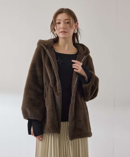 QUEENS COURT(クイーンズコート)の「フェイクファーフーディショートコート≪手洗い可能≫(その他アウター・レディース・ダークグレー・M)」の6枚目の写真