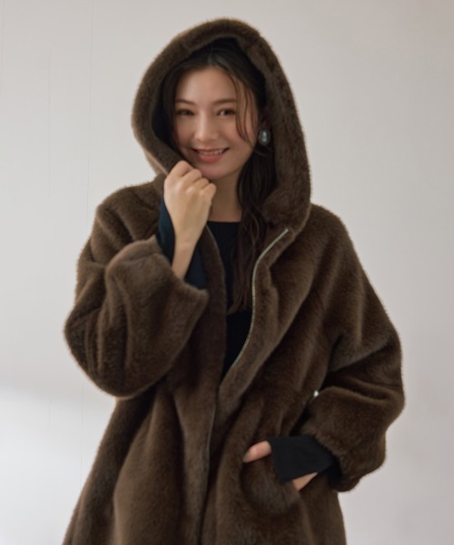 QUEENS COURT(クイーンズコート)の「フェイクファーフーディショートコート≪手洗い可能≫(その他アウター・レディース・ダークグレー・M)」の5枚目の写真