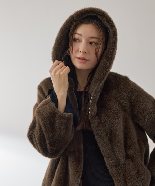 QUEENS COURT(クイーンズコート)の「フェイクファーフーディショートコート≪手洗い可能≫(その他アウター・レディース・ダークグレー・M)」の8枚目の写真
