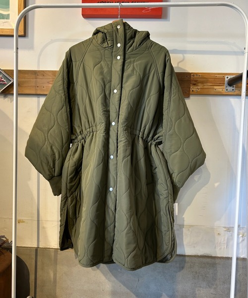 URBAN ISLAND SOCIETY（アーバンアイランドソサエティ）の「【URBAN ISLAND SOCIETY/アーバンアイランドソサエティ】UIS QUILT JACKET/キルティングコート フード付き ロング丈 カジュアル アウター（その他アウター・レディース・ブラック/カーキ/アイボリー・FREE）」の5枚目の写真