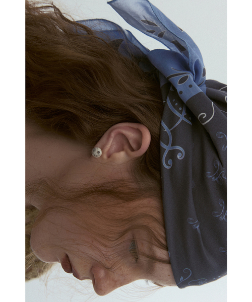 NFF(エヌエフエフ)の「lilt earrings-white(ピアス(両耳用)・レディース・その他・FREE)」の2枚目の写真