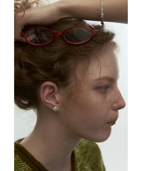 NFF(エヌエフエフ)の「lilt earrings-white(ピアス(両耳用)・レディース・その他・FREE)」の4枚目の写真