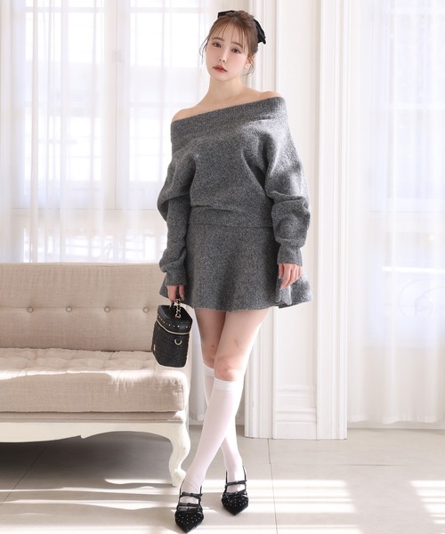 one after another NICE CLAUP（ワンアフターアナザーナイスクラップ）の「オフショルニットセットアップ（セットアップ・レディース・チャコールグレー/アイボリー/ブラック/ベージュ/ピンク・FREE）」の6枚目の写真