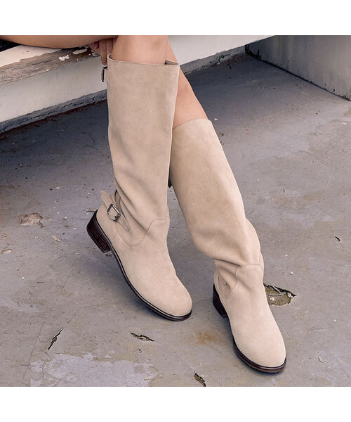 SHOEHI（シューハイ）の「アリア ソフトレザー スウェード ベルト ロングブーツ(3Colors)_B2342（ブーツ・レディース・ブラック/ブラウン/アイボリー・23cm/23.5cm/24cm/24.5cm/22.5cm）」の2枚目の写真