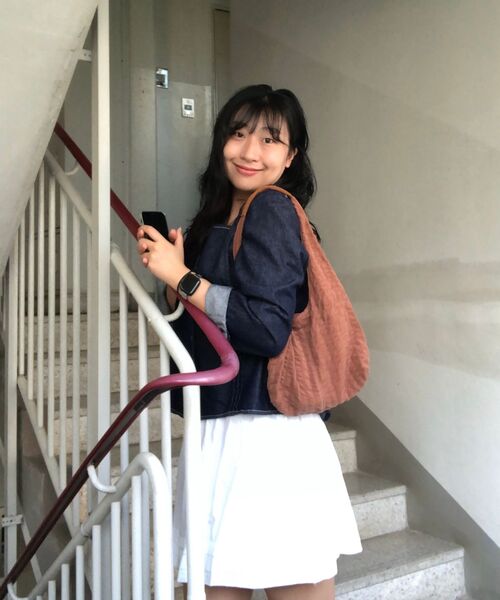 FASCIERA(ファシエラ)の「コーデュロイホーボバッグ(S)_Fピシス02(ショルダーバッグ・レディース・ブラック/ブラウン・FREE)」の4枚目の写真