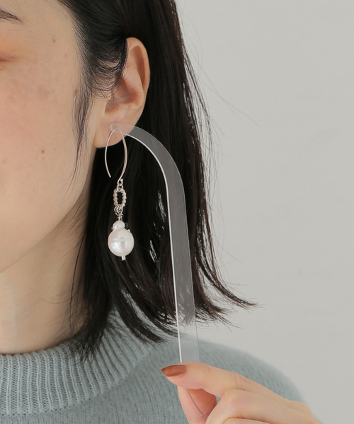 Y.A.Acc(ワイエーアク)の「Y.A.Acc/ワイエーアク×LA BOUCLE別注 バロックパールピアス(ピアス(両耳用)・レディース・ホワイト・FREE)」の9枚目の写真