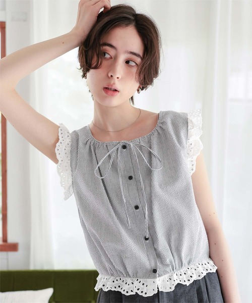 titivate（ティティベイト）の「レースフリル付きノースリーブコンパクトブラウス（シャツ/ブラウス・レディース・オフホワイト/ライトブルー/ブラック・L/M）」の9枚目の写真
