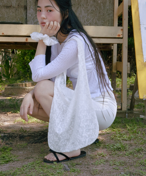 MUCU AND EBONY(ムクアンドエボニー)の「Veil Lace Bag & Scrunch SET _ White(ショルダーバッグ・レディース・その他・FREE)」の1枚目の写真
