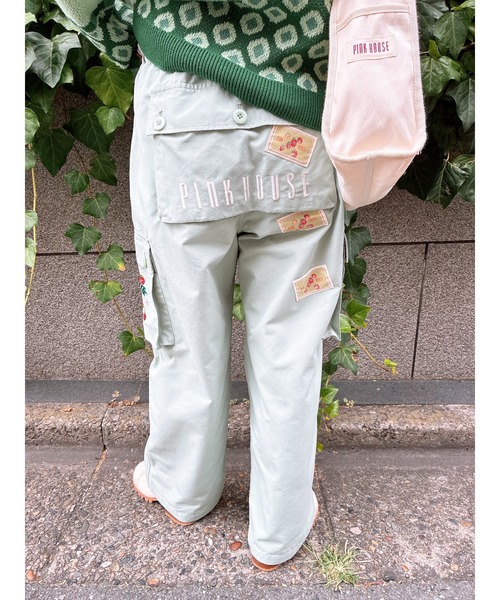 PINK HOUSE（ピンクハウス）の「苺ブーケ刺繍カーゴパンツ（カーゴパンツ・レディース・アイボリー/ブルー/ピンク/グリーン/ブラック・LARGE/MEDIUM）」の10枚目の写真