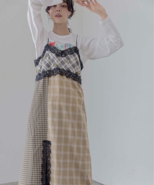Eimee Law(エイミーロウ)の「小花刺繍チェックパッチワークキャミワンピース(ワンピース・レディース・黄緑系/ブラック・FREE)」の2枚目の写真