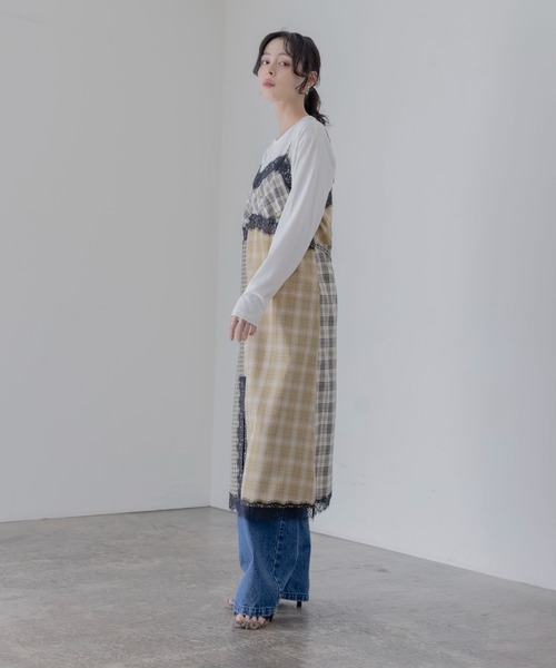 Eimee Law(エイミーロウ)の「小花刺繍チェックパッチワークキャミワンピース(ワンピース・レディース・黄緑系/ブラック・FREE)」の3枚目の写真