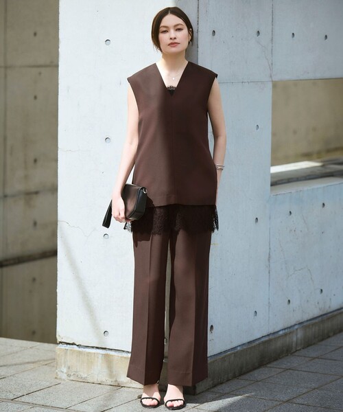 ICB(アイシービー)の「【CLASSY.掲載・新色追加・WEB限定カラーあり】FluidBackSatin ワイドパンツ(その他パンツ・レディース・グレー系/ネイビー系/サックスブルー系/ライトグレー系7/ブラック系/ブルー系/ダークグリーン系・46/44/42/40/48)」の11枚目の写真